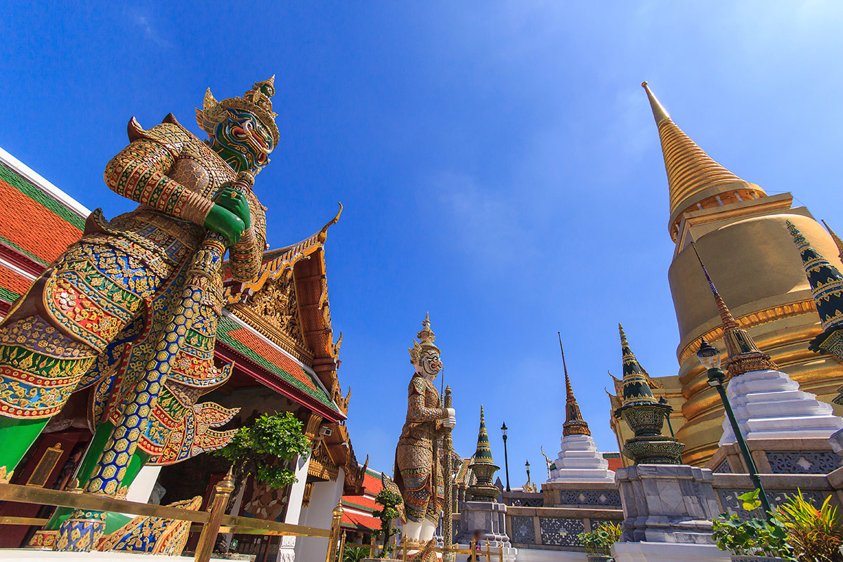 Grand Palace in Bangkok. Гранд Палас Бангкок колокольчики. Wat Phra Kaew (Temple of the Emerald Buddha), Bangkok. Aosi 2024 Bangkok.